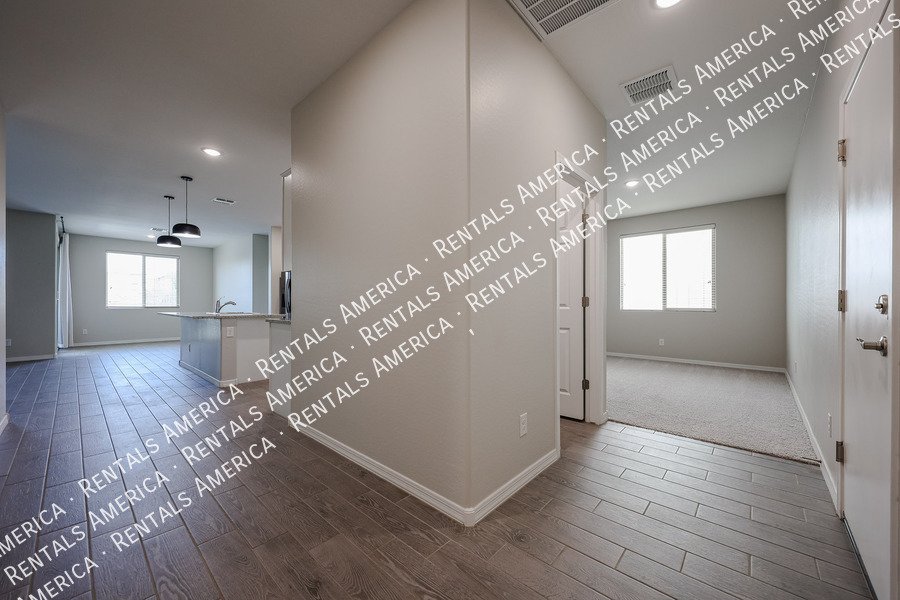 Gorgeous Updated 3 bed and 2 bath Home! W/ SPECIAL OFFER property image