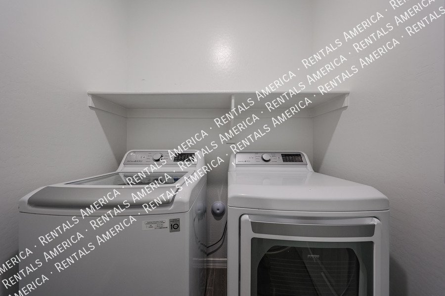 Gorgeous Updated 3 bed and 2 bath Home! W/ SPECIAL OFFER property image