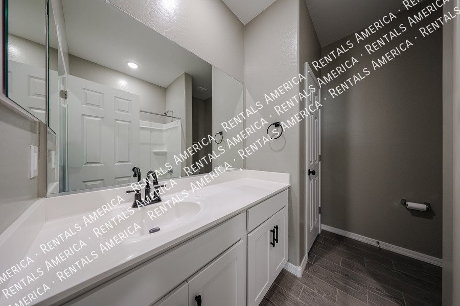 Gorgeous Updated 3 bed and 2 bath Home! W/ SPECIAL OFFER property image