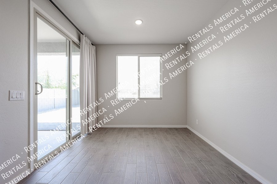 Gorgeous Updated 3 bed and 2 bath Home! W/ SPECIAL OFFER property image