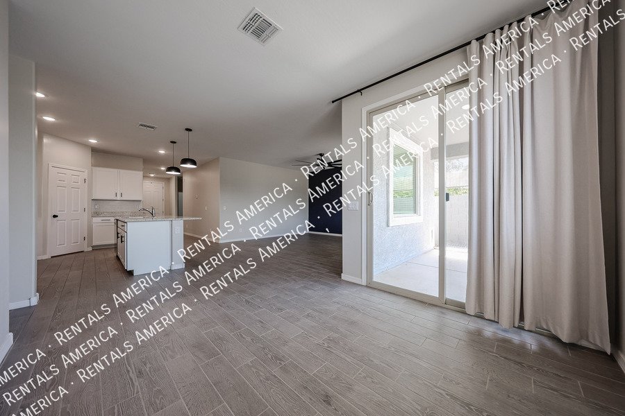 Gorgeous Updated 3 bed and 2 bath Home! W/ SPECIAL OFFER property image