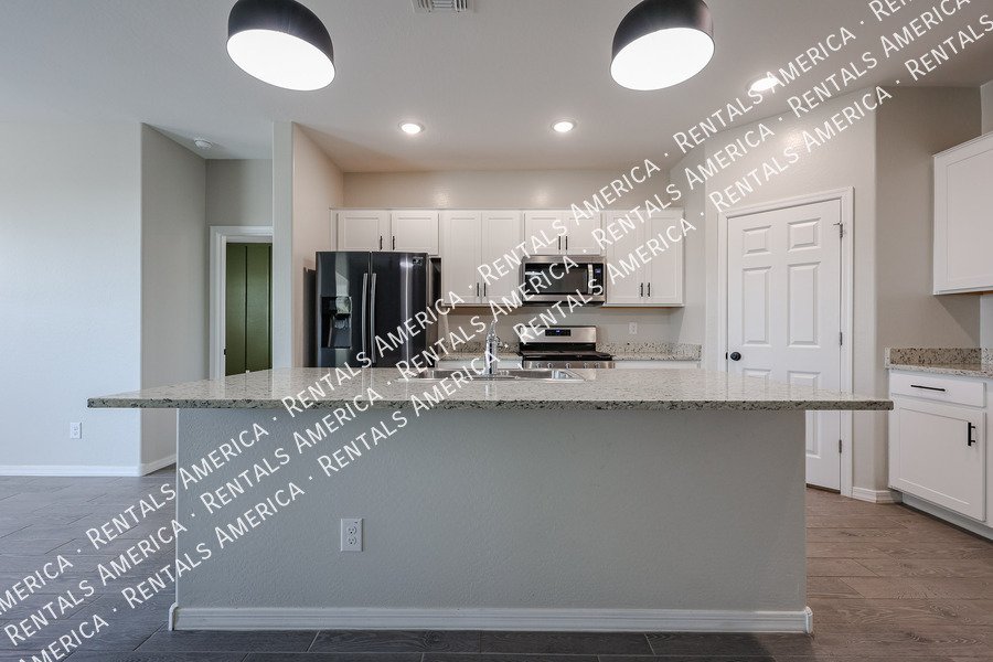 Gorgeous Updated 3 bed and 2 bath Home! W/ SPECIAL OFFER property image