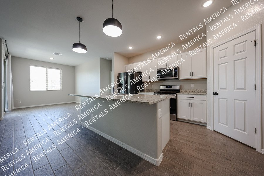 Gorgeous Updated 3 bed and 2 bath Home! W/ SPECIAL OFFER property image