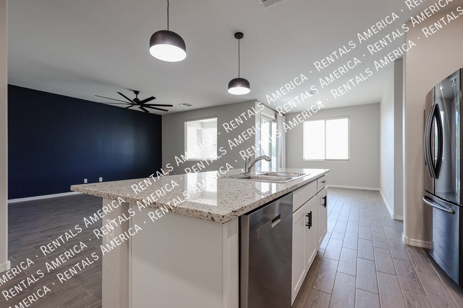 Gorgeous Updated 3 bed and 2 bath Home! W/ SPECIAL OFFER property image