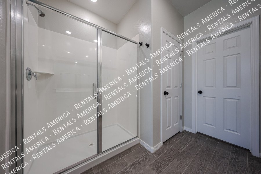 Gorgeous Updated 3 bed and 2 bath Home! W/ SPECIAL OFFER property image