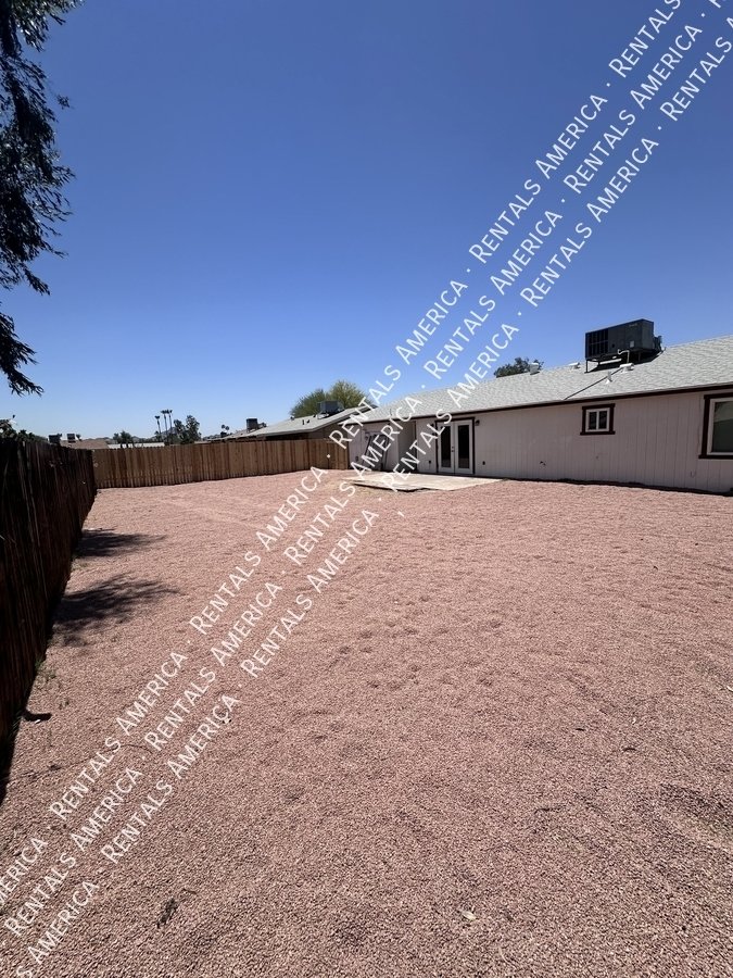 Great 3 bedroom home w/ large backyard property image