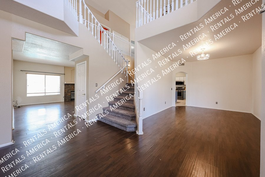 Beautiful & Spacious 4 Bdrm with an Extra Room & Pool in Garden Lakes! property image