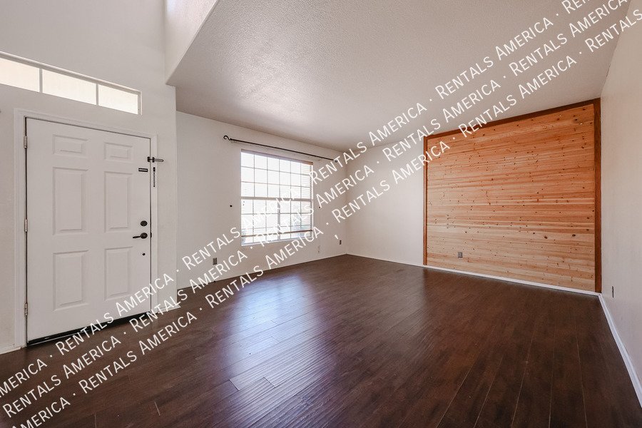 Beautiful & Spacious 4 Bdrm with an Extra Room & Pool in Garden Lakes! property image