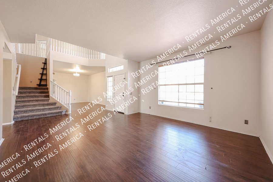 Beautiful & Spacious 4 Bdrm with an Extra Room & Pool in Garden Lakes! property image