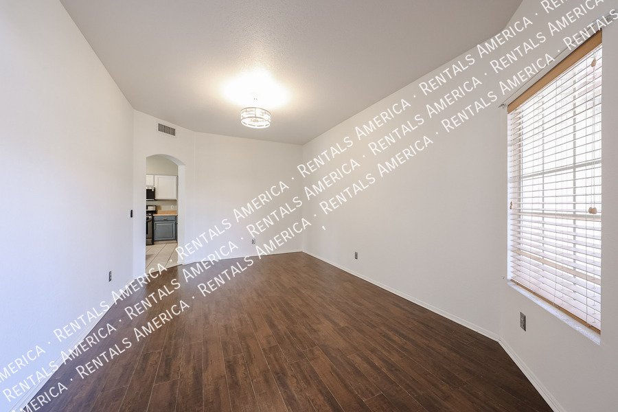Beautiful & Spacious 4 Bdrm with an Extra Room & Pool in Garden Lakes! property image