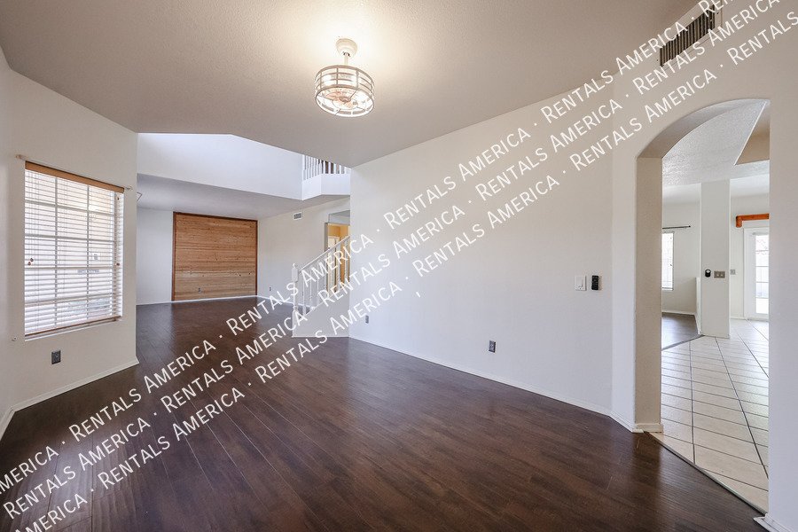 Beautiful & Spacious 4 Bdrm with an Extra Room & Pool in Garden Lakes! property image