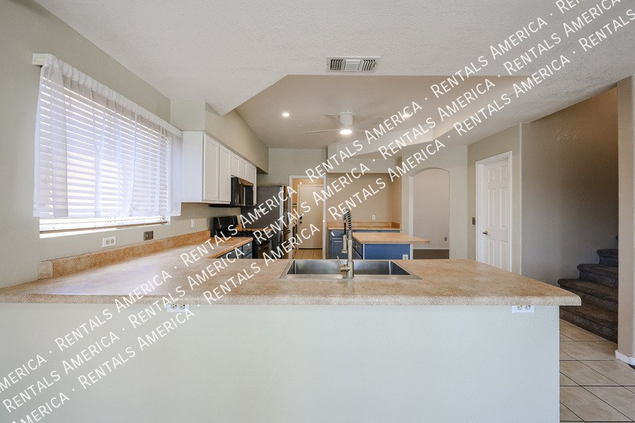 Beautiful & Spacious 4 Bdrm with an Extra Room & Pool in Garden Lakes! property image