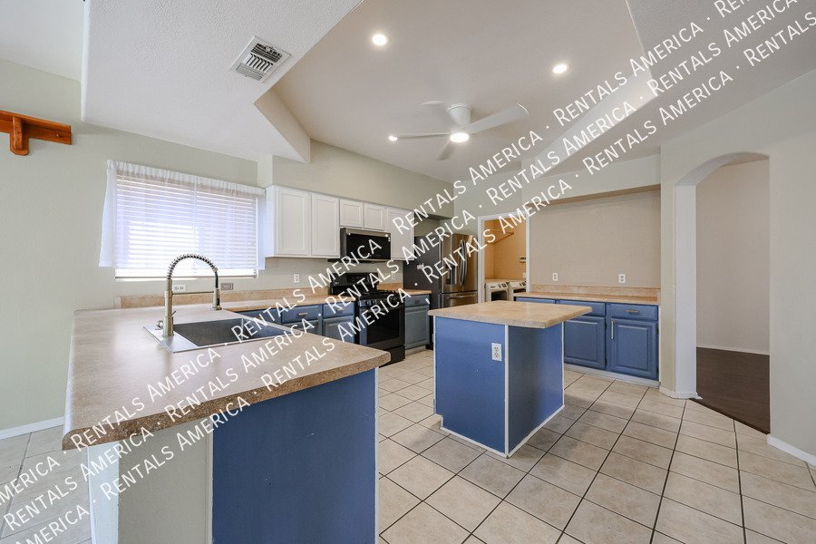 Beautiful & Spacious 4 Bdrm with an Extra Room & Pool in Garden Lakes! property image
