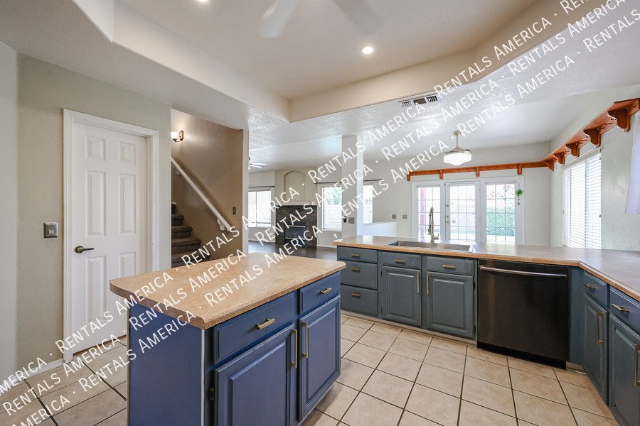 Beautiful & Spacious 4 Bdrm with an Extra Room & Pool in Garden Lakes! property image