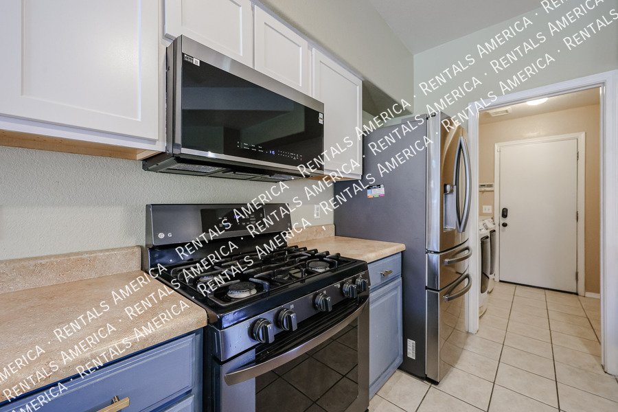 Beautiful & Spacious 4 Bdrm with an Extra Room & Pool in Garden Lakes! property image