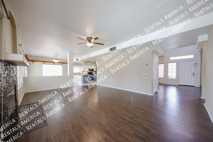Beautiful & Spacious 4 Bdrm with an Extra Room & Pool in Garden Lakes! property image