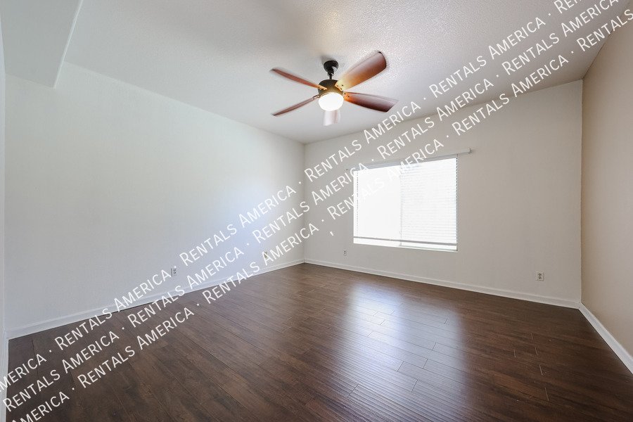 Beautiful & Spacious 4 Bdrm with an Extra Room & Pool in Garden Lakes! property image