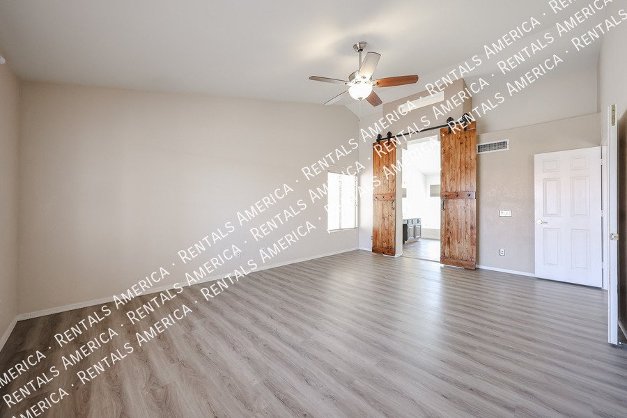 Beautiful & Spacious 4 Bdrm with an Extra Room & Pool in Garden Lakes! property image