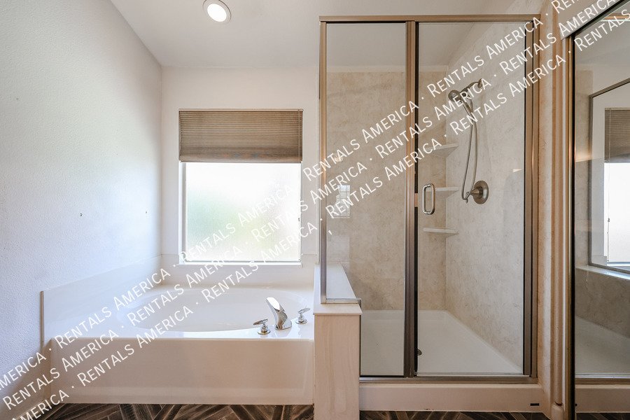 Beautiful & Spacious 4 Bdrm with an Extra Room & Pool in Garden Lakes! property image