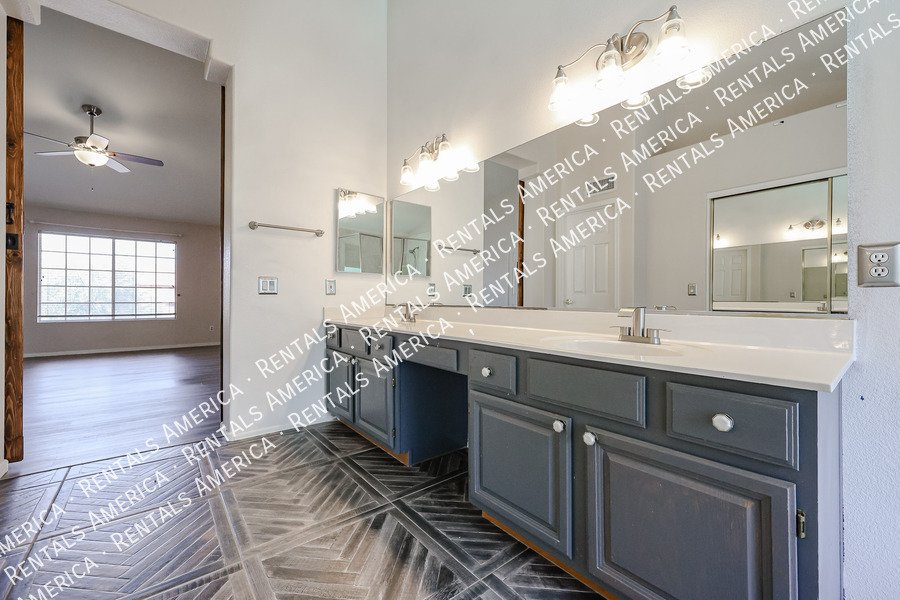 Beautiful & Spacious 4 Bdrm with an Extra Room & Pool in Garden Lakes! property image