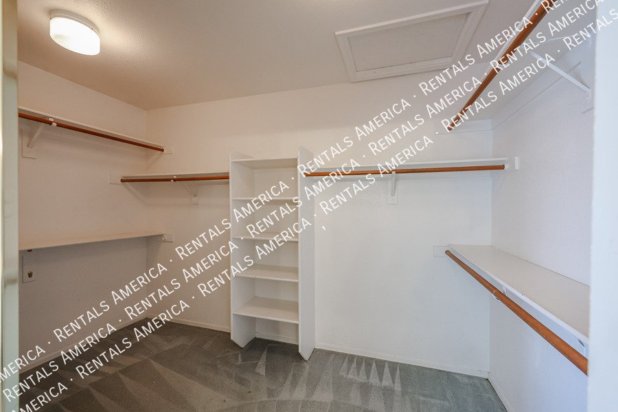 Beautiful & Spacious 4 Bdrm with an Extra Room & Pool in Garden Lakes! property image