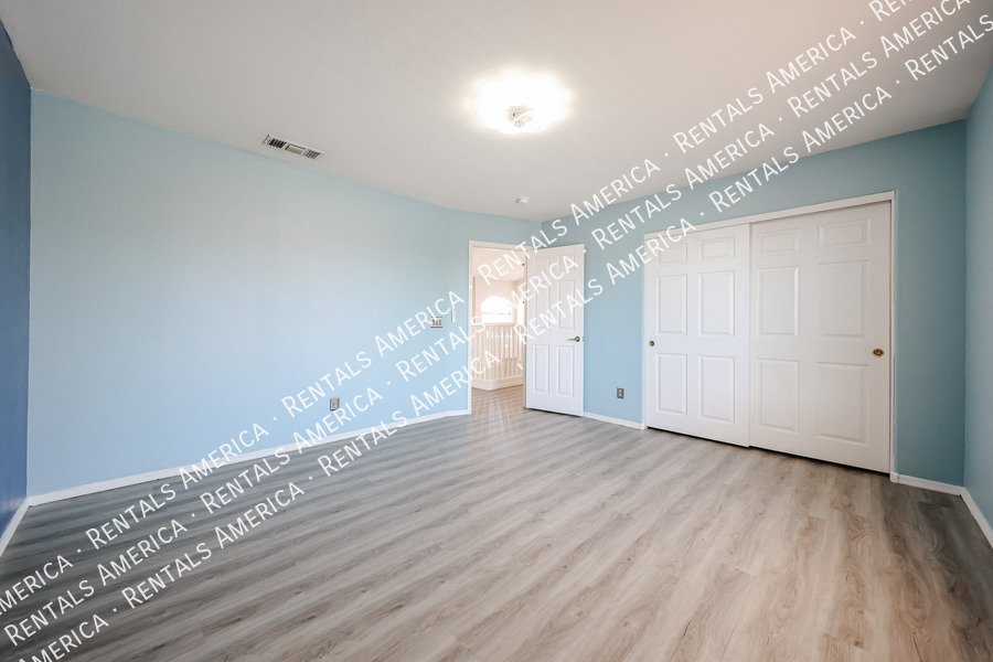 Beautiful & Spacious 4 Bdrm with an Extra Room & Pool in Garden Lakes! property image