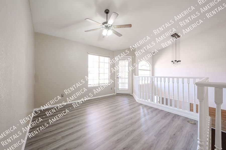 Beautiful & Spacious 4 Bdrm with an Extra Room & Pool in Garden Lakes! property image