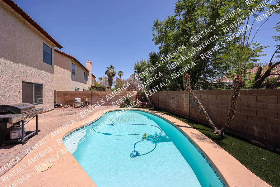 Beautiful & Spacious 4 Bdrm with an Extra Room & Pool in Garden Lakes! property image