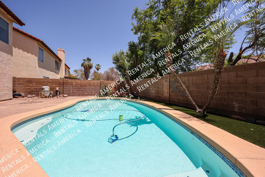 Beautiful & Spacious 4 Bdrm with an Extra Room & Pool in Garden Lakes! property image