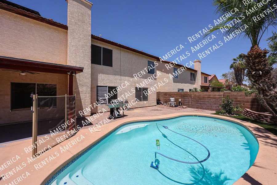 Beautiful & Spacious 4 Bdrm with an Extra Room & Pool in Garden Lakes! property image