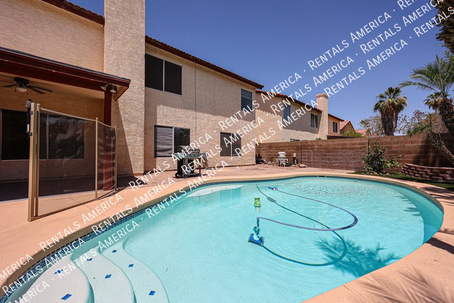 Beautiful & Spacious 4 Bdrm with an Extra Room & Pool in Garden Lakes! property image