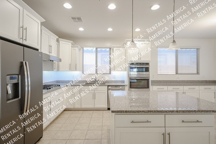 Beautiful 3BD 2BA with Den Home located in the Bridges East in Gilbert property image