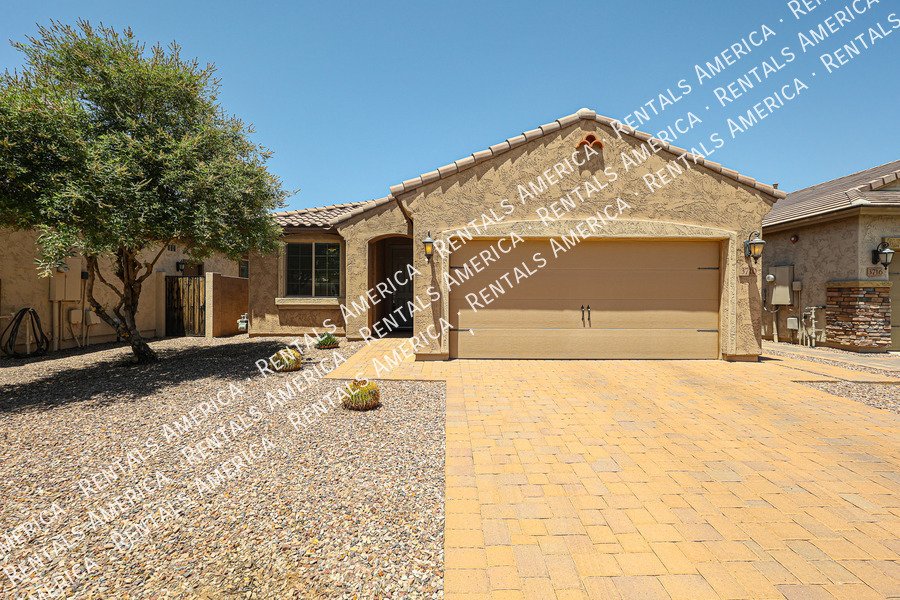 Beautiful 3BD 2BA with Den Home located in the Bridges East in Gilbert property image