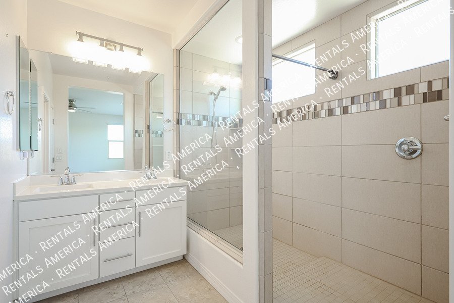 Beautiful 3BD 2BA with Den Home located in the Bridges East in Gilbert property image