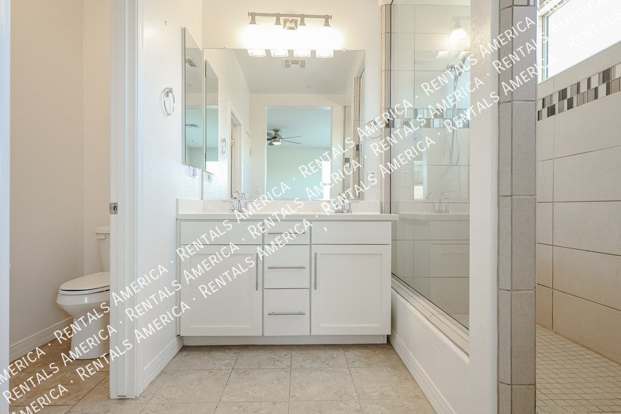 Beautiful 3BD 2BA with Den Home located in the Bridges East in Gilbert property image