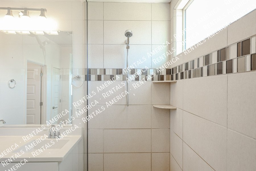 Beautiful 3BD 2BA with Den Home located in the Bridges East in Gilbert property image