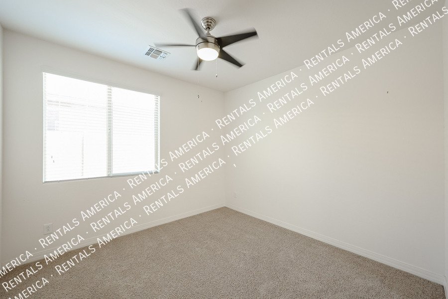 Beautiful 3BD 2BA with Den Home located in the Bridges East in Gilbert property image