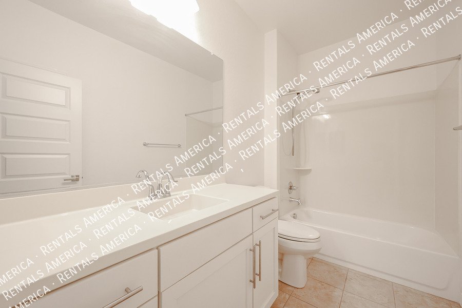 Beautiful 3BD 2BA with Den Home located in the Bridges East in Gilbert property image