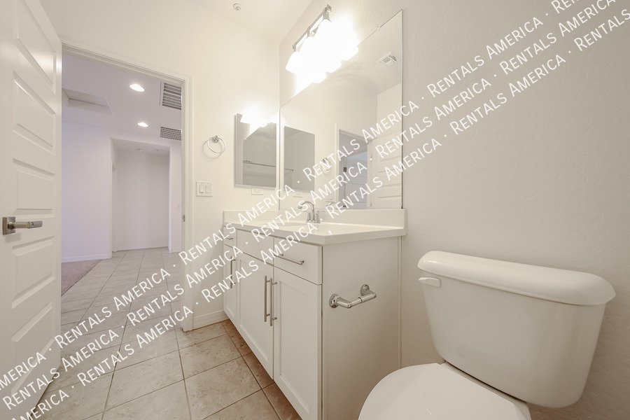 Beautiful 3BD 2BA with Den Home located in the Bridges East in Gilbert property image