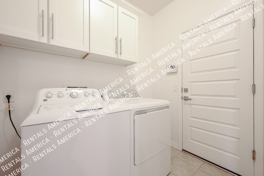 Beautiful 3BD 2BA with Den Home located in the Bridges East in Gilbert property image