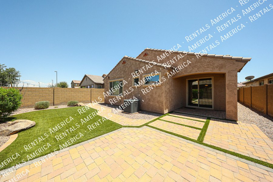 Beautiful 3BD 2BA with Den Home located in the Bridges East in Gilbert property image