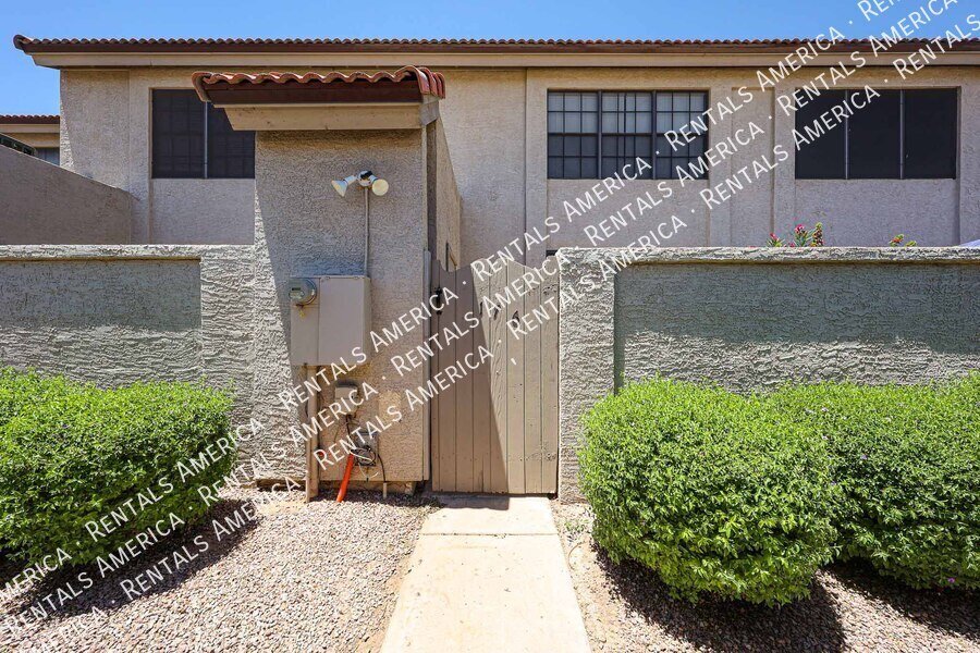 Great Location in Chandler ~ 3 BR 2.5 BA Townhome ~ Ready Now! property image