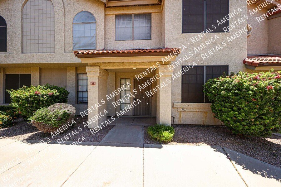 Great Location in Chandler ~ 3 BR 2.5 BA Townhome ~ Ready Now! property image