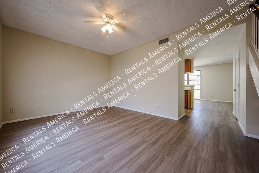 Great Location in Chandler ~ 3 BR 2.5 BA Townhome ~ Ready Now! property image
