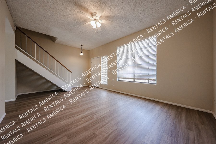 Great Location in Chandler ~ 3 BR 2.5 BA Townhome ~ Ready Now! property image