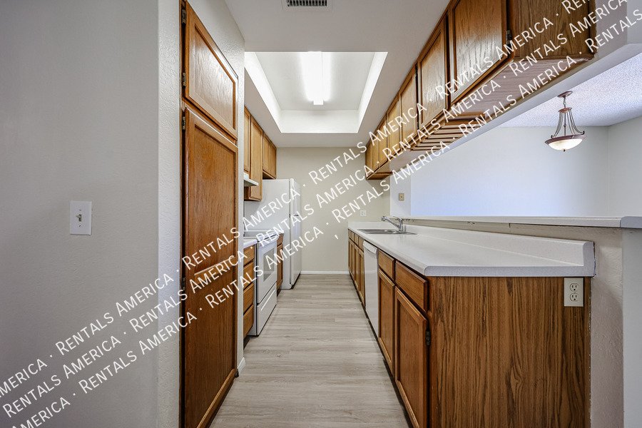 Great Location in Chandler ~ 3 BR 2.5 BA Townhome ~ Ready Now! property image
