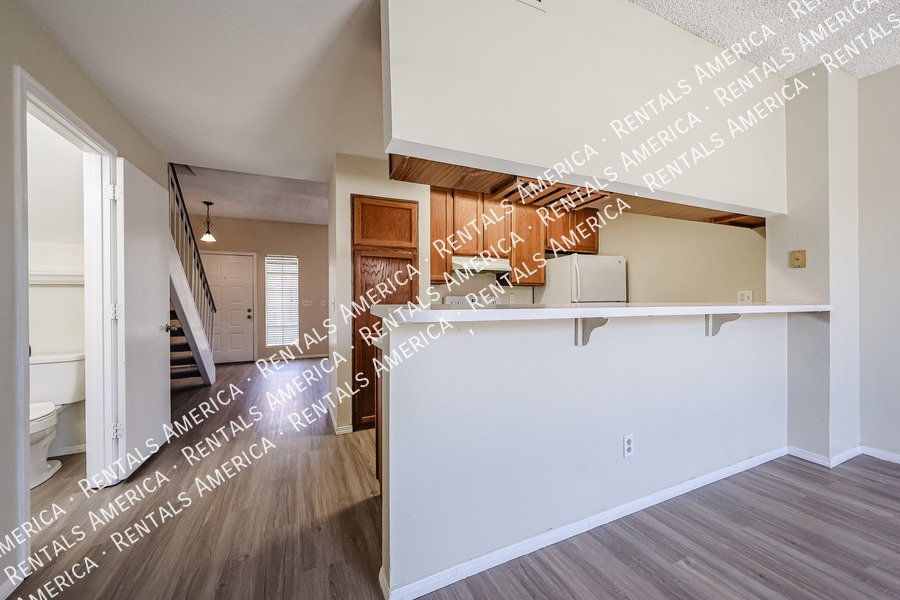 Great Location in Chandler ~ 3 BR 2.5 BA Townhome ~ Ready Now! property image