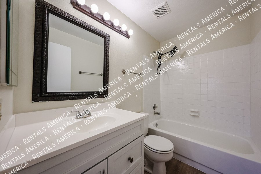 Great Location in Chandler ~ 3 BR 2.5 BA Townhome ~ Ready Now! property image