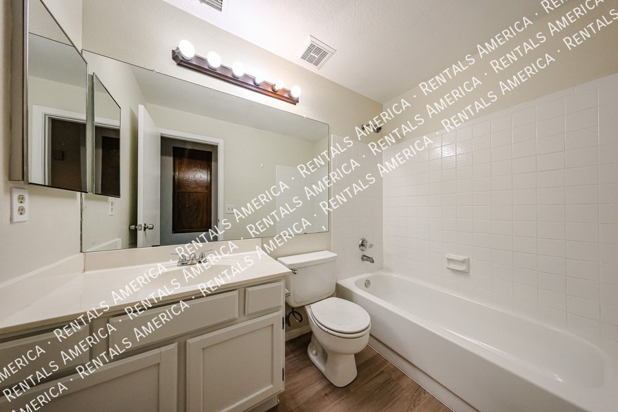 Great Location in Chandler ~ 3 BR 2.5 BA Townhome ~ Ready Now! property image
