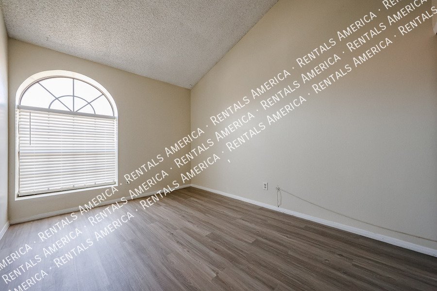Great Location in Chandler ~ 3 BR 2.5 BA Townhome ~ Ready Now! property image